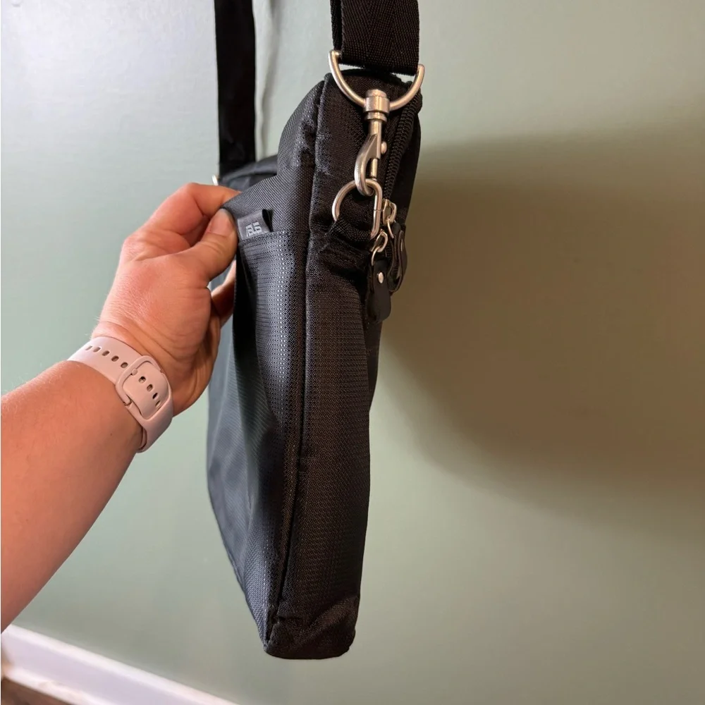 ASUS Black Laptop Shoulder Bag with Front Pocket